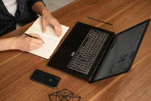 2E Complex Pro 17: производительный ноутбук с большим экраном, готов к выполнению любых задач