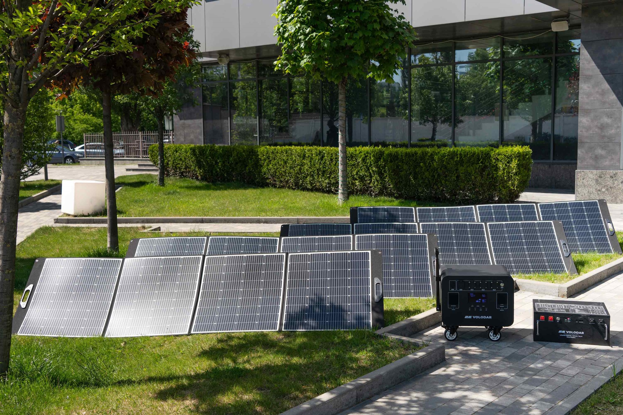 2E portable solar panels: personal energy independence on the balcony or apartment window