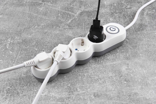 2E Power strip Plus 4XSchuko switch 3G1.0*3M, white