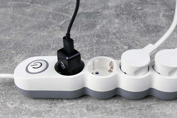 2E Power strip Plus 4XSchuko switch 3G1.0*3M, white