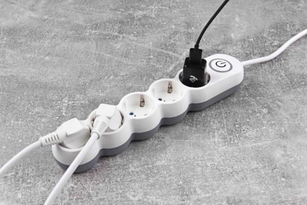 2E Power strip Plus 5XSchuko switch, 3G*1.0мм, 3м, white