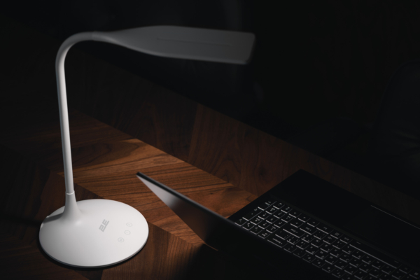 2E Table Lamp with battery 7W 3000K 4000K 5700K 2200mAh USB-A white
