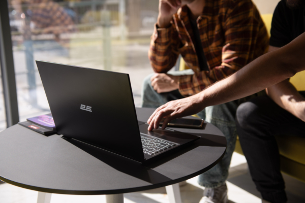2E Laptop Imaginary 15.6″ NL57AU-15UA25-W11H8